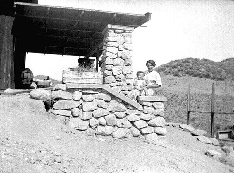 GS0200 Placerita Canyon Walker Ranch Rock Column House